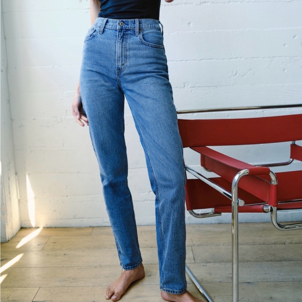 Abercrombie 90s straight ultra high rise jeans curve love!